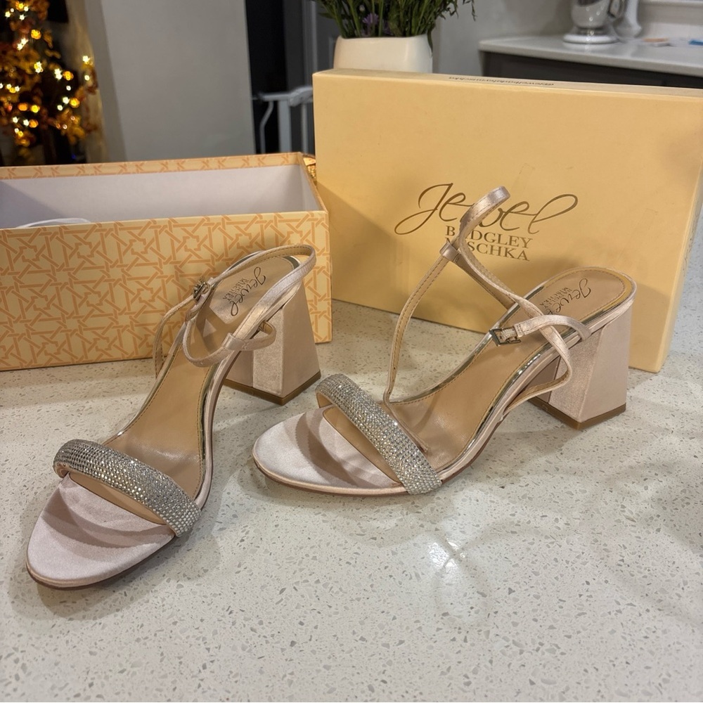 Jewel Badgley Mischka Silver and Cream Block Heels